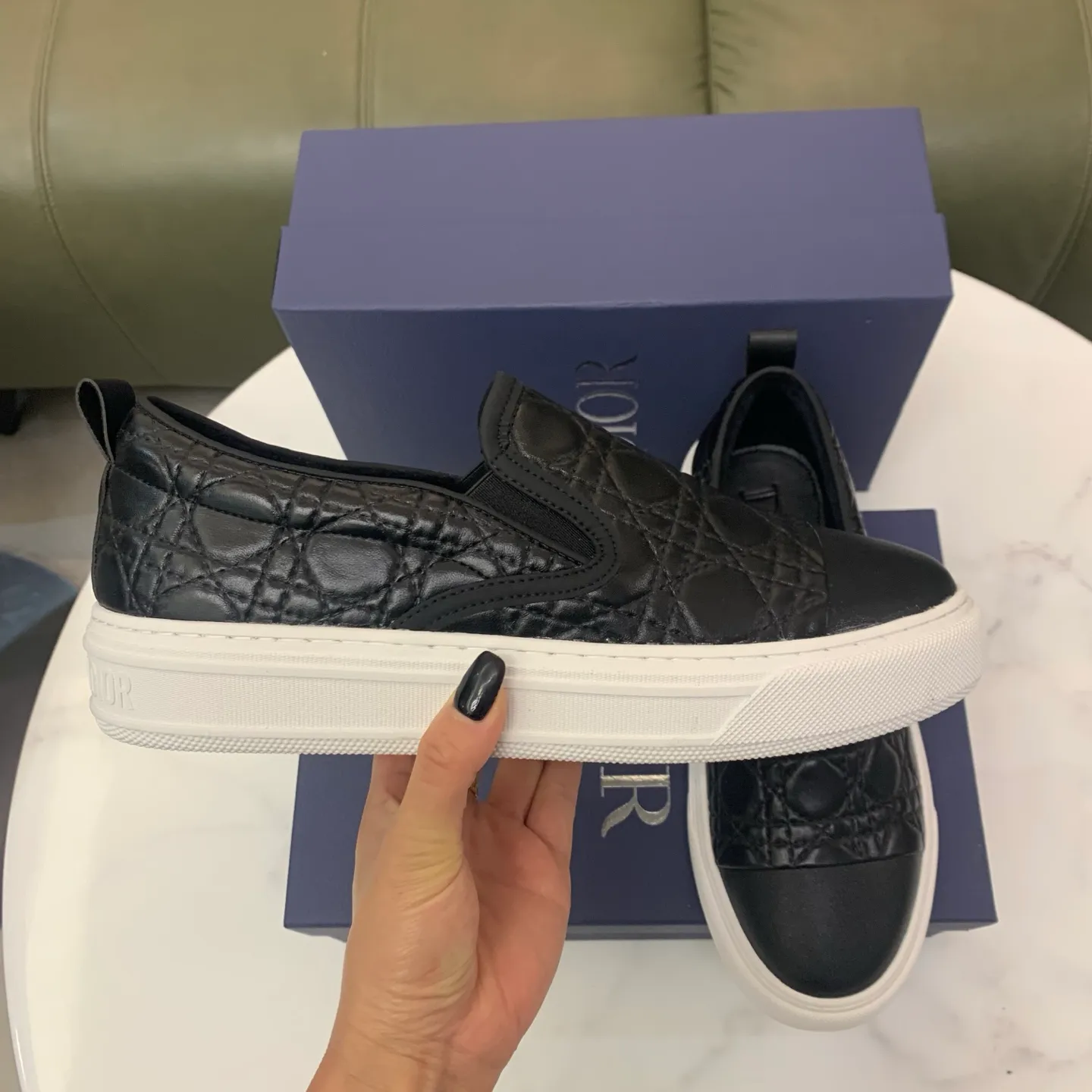 Men's men's shoes 💰400 [New style] 🧁🧁 Dior (velvet lining and leather lining are preferred when ordering) D's new product is on the market, full first-layer calfskin with embroidered classic diamond pattern D's craftsmanship, high-end and classy, ​​comfortable on the feet, versatile to wear, full of three-dimensional sense, available in 4 colors: black, coffee, gray and khaki, size: 39-44 (45 can be customized, cannot be returned)